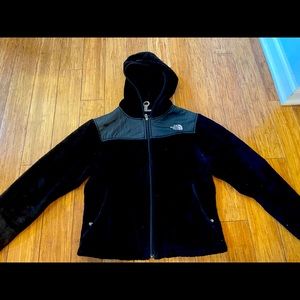 Like new women’s north face fleece hooded jacket. Size small